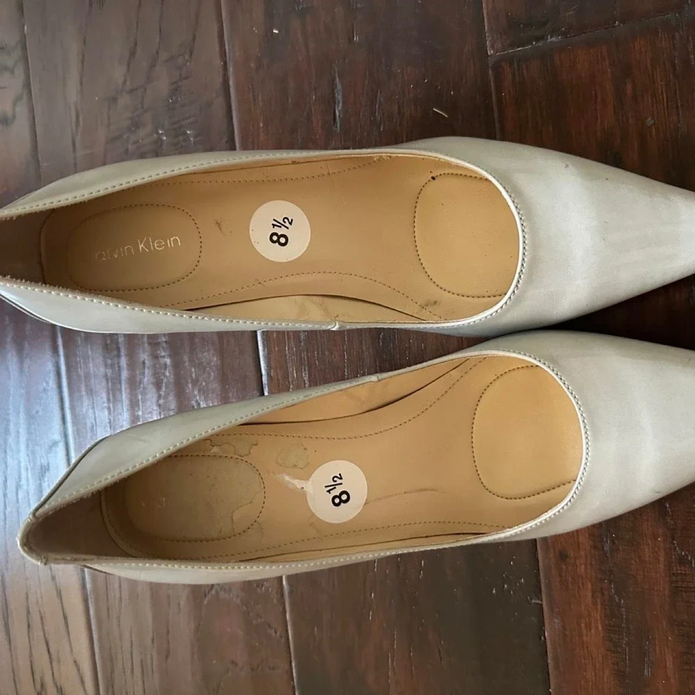 Calvin Klein Womens Pointed Toe Kitten Heel Pumps Light Grey Office Shoes 8.5